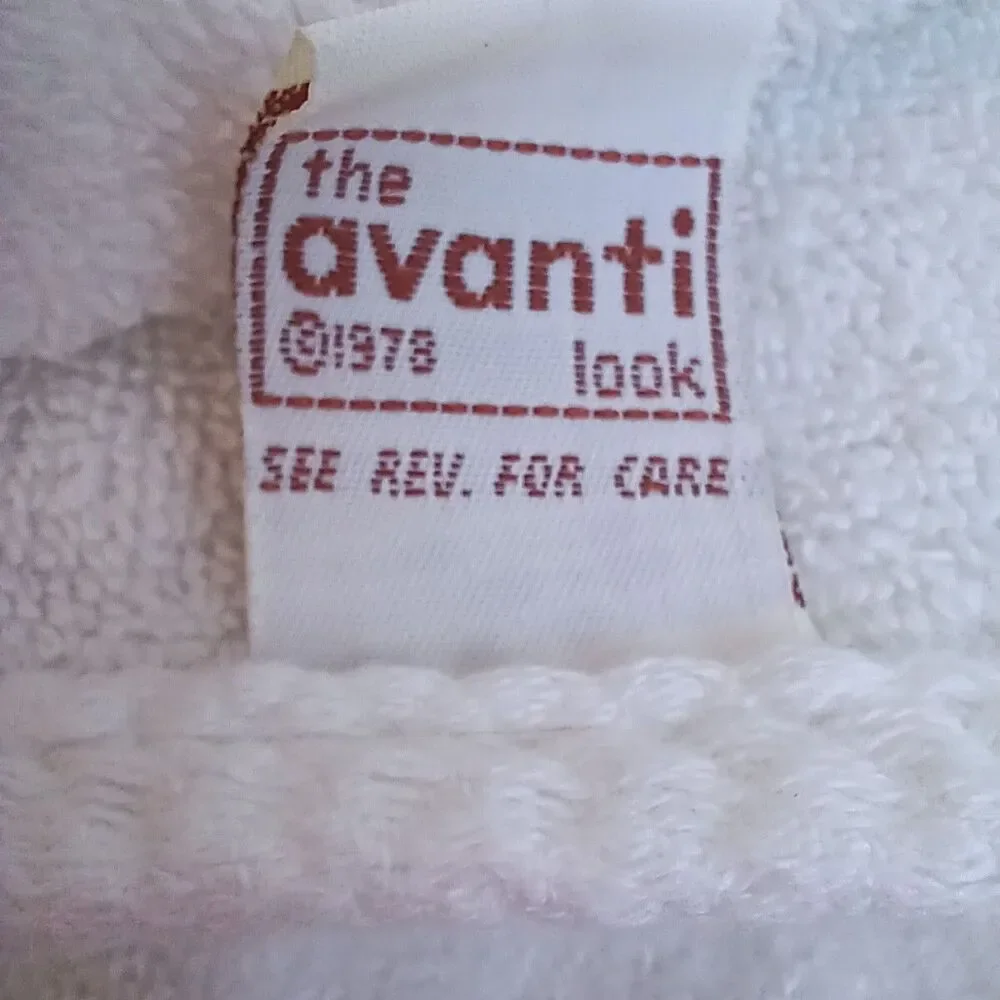 Vintage Avanti Look Towel Set White floral bow Satin Ribbon Scalloped Trim 1978